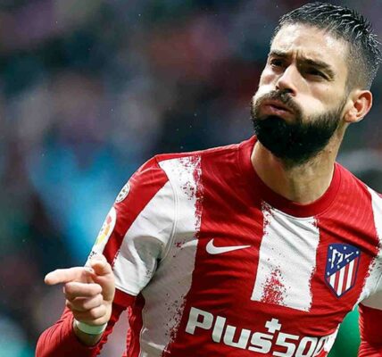 Yannick Carrasco is one of the most popular players in world football. (Image Credit: Twitter/@Yannick Carrasco)
